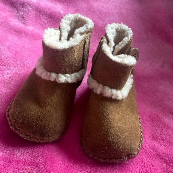 UGG baby boots - Picture 1 of 5